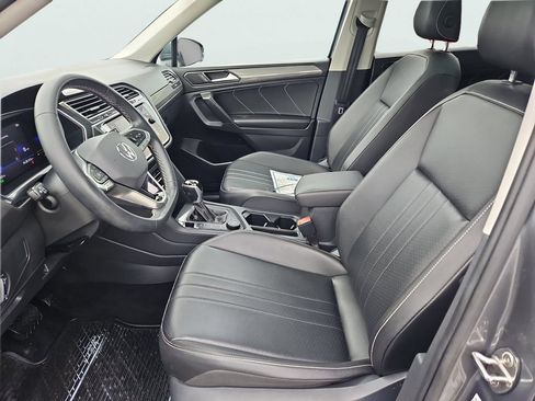 Used 2022 Volkswagen Tiguan SE w/ Panoramic Sunroof Package AWD/4WD image 30