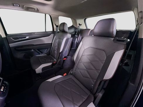 Used 2025 Volkswagen Atlas Peak Edition SE AWD/4WD image 22