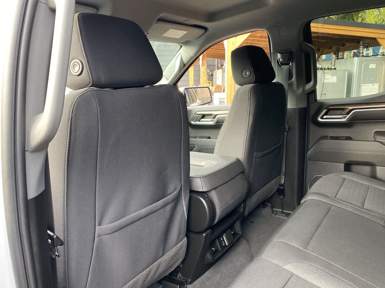 Used 2023 Chevrolet Silverado 1500 LT AWD/4WD image 15