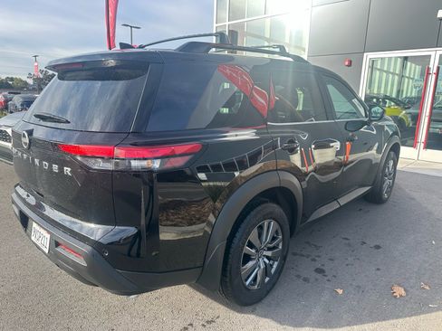 Certified 2025 Nissan Pathfinder SV image 2