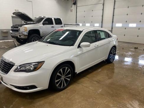 Used 2014 Chrysler 200 Touring w/ 200 S Group image 4
