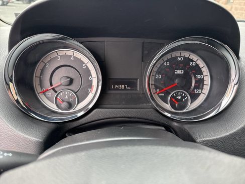 Used 2014 Dodge Grand Caravan SE image 39