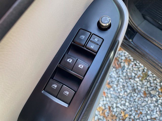 Used 2019 Toyota Highlander XLE AWD/4WD image 28