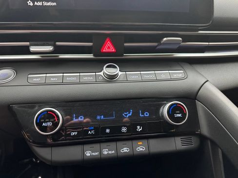 Used 2024 Hyundai Elantra SEL FWD image 24