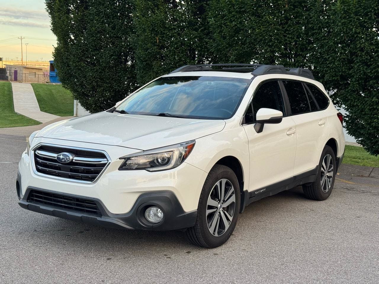 Used 2018 Subaru Outback 2.5i Limited AWD/4WD image 4