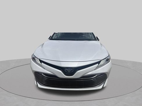 Used 2020 Toyota Camry XLE FWD image 3