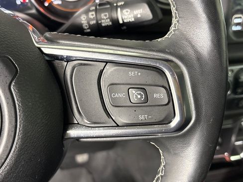 Used 2018 Jeep Wrangler Unlimited Sahara image 19