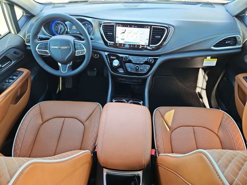 New 2026 Chrysler Pacifica Pinnacle image 15