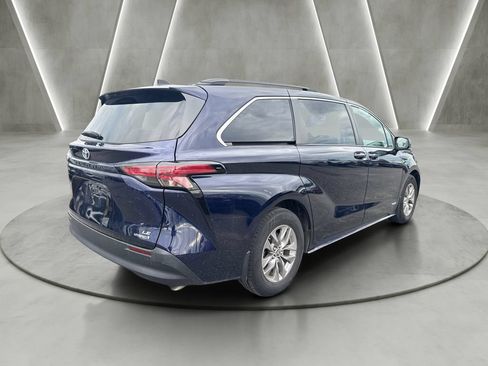 Used 2021 Toyota Sienna LE AWD/4WD image 7