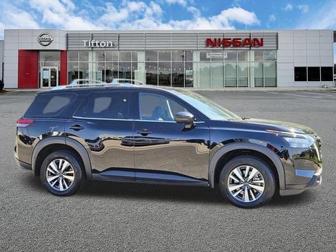 Certified 2025 Nissan Pathfinder SL AWD/4WD image 3