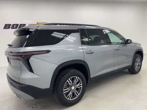 Used 2025 Chevrolet Traverse LT image 5