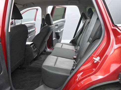 Used 2024 Nissan Rogue SV FWD image 13