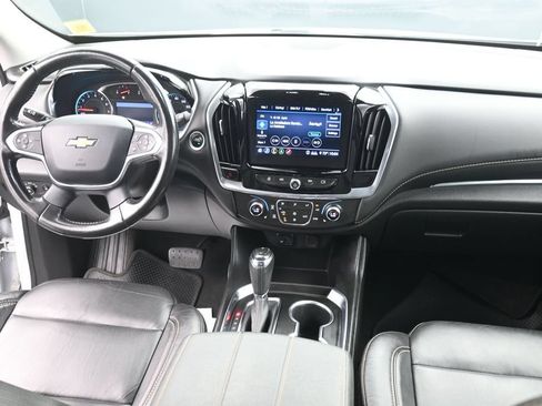 Certified 2020 Chevrolet Traverse LT w/ LT Premium Package AWD/4WD image 14