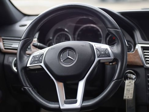 Used 2013 Mercedes-Benz E 350 4MATIC Sedan image 23