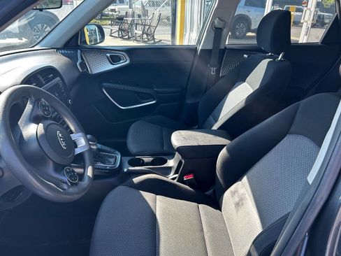 Used 2021 Kia Soul LX FWD image 7