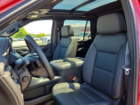 Used 2024 Chevrolet Tahoe Z71 w/ Luxury Package AWD/4WD image 12