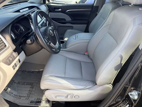 Used 2016 Toyota Highlander Limited image 9