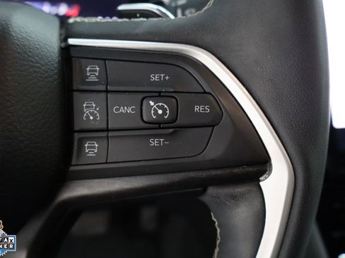 Used 2023 Jeep Grand Cherokee L Limited w/ Black Appearance Package AWD/4WD image 15
