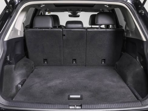 Used 2023 Volkswagen Tiguan SE w/ Panoramic Sunroof Package image 41