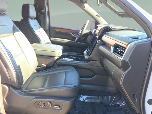 Certified 2025 GMC Yukon Denali image 19