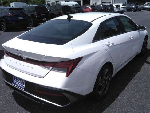 Used 2025 Hyundai Elantra SEL FWD image 2