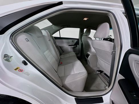 Used 2015 Toyota Camry LE FWD image 25