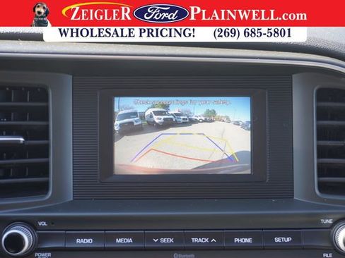 Used 2019 Hyundai Elantra SE image 18