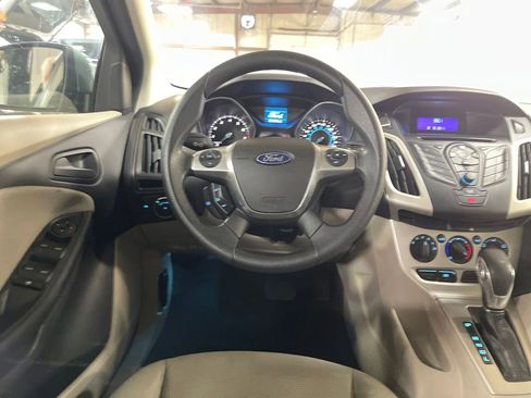 Used 2012 Ford Focus SE w/ SE Winter Pkg image 14