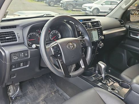Used 2020 Toyota 4Runner TRD Off-Road Premium w/ Moonroof Package AWD/4WD image 28
