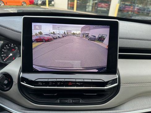 Used 2024 Jeep Compass Limited image 32