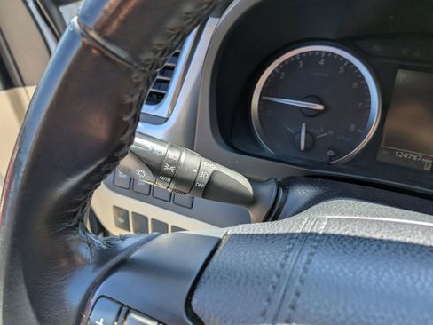 Used 2019 Toyota Highlander XLE AWD/4WD image 60