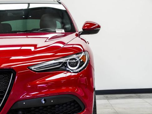 Used 2023 Alfa Romeo Stelvio Ti AWD/4WD image 5
