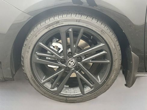 New 2026 Toyota Camry Hybrid FWD image 9