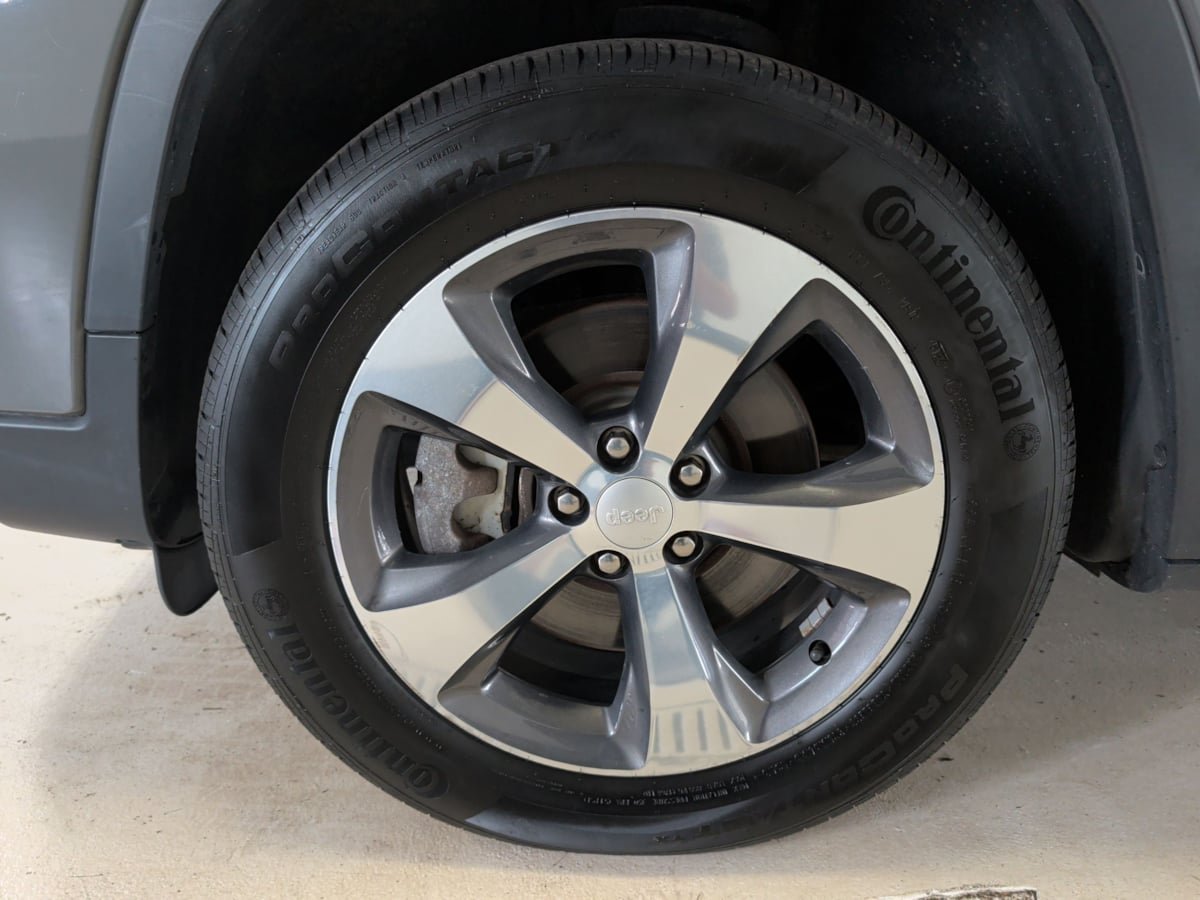 Used 2019 Jeep Cherokee Limited AWD/4WD image 13