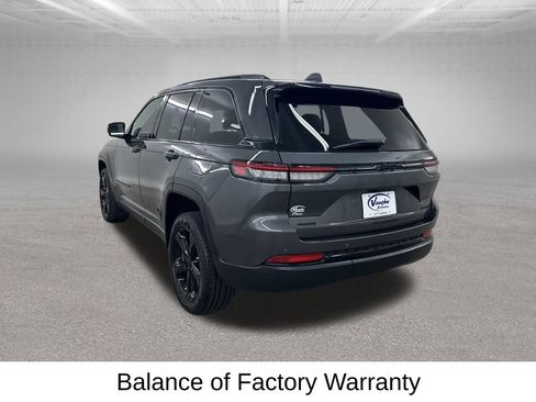 Used 2023 Jeep Grand Cherokee Limited w/ Black Appearance Package AWD/4WD image 10