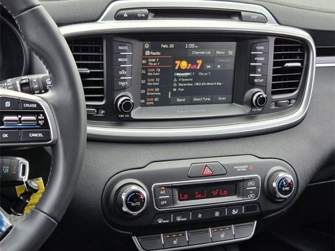 Used 2019 Kia Sorento LX w/ LX Convenience Package image 22