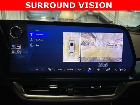 Used 2024 Chevrolet Equinox EV LT image 29