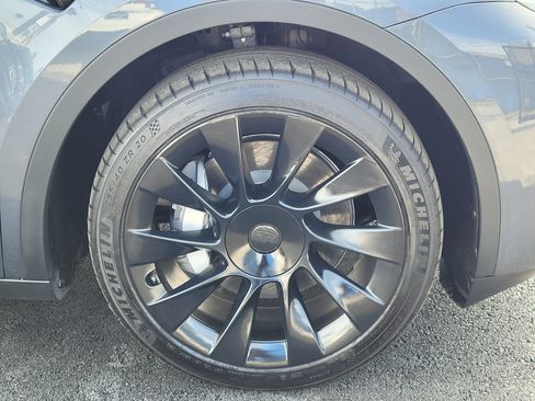 Used 2023 Tesla Model Y Long Range AWD/4WD image 5
