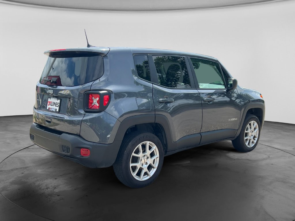 Used 2023 Jeep Renegade Latitude AWD/4WD image 9