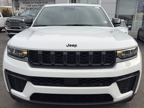 New 2026 Jeep Grand Cherokee Altitude image 2