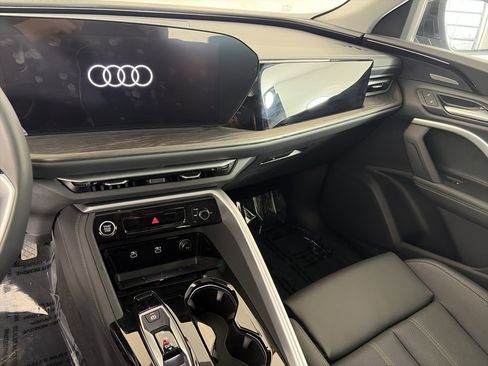Used 2025 Audi Q5 Premium Plus w/ Premium Plus image 4