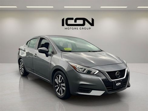 Used 2021 Nissan Versa SV image 3