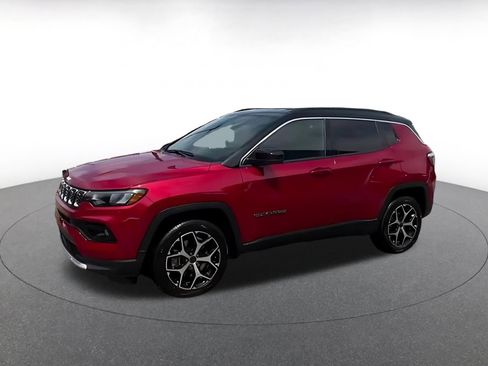 Used 2025 Jeep Compass Limited AWD/4WD image 4