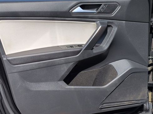 Used 2021 Volkswagen Tiguan SE w/ Panoramic Sunroof Package FWD image 12