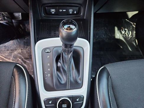 Certified 2023 Hyundai Venue Limited image 17