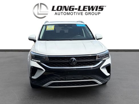 Certified 2023 Volkswagen Taos SE w/ Panoramic Sunroof Package FWD image 11