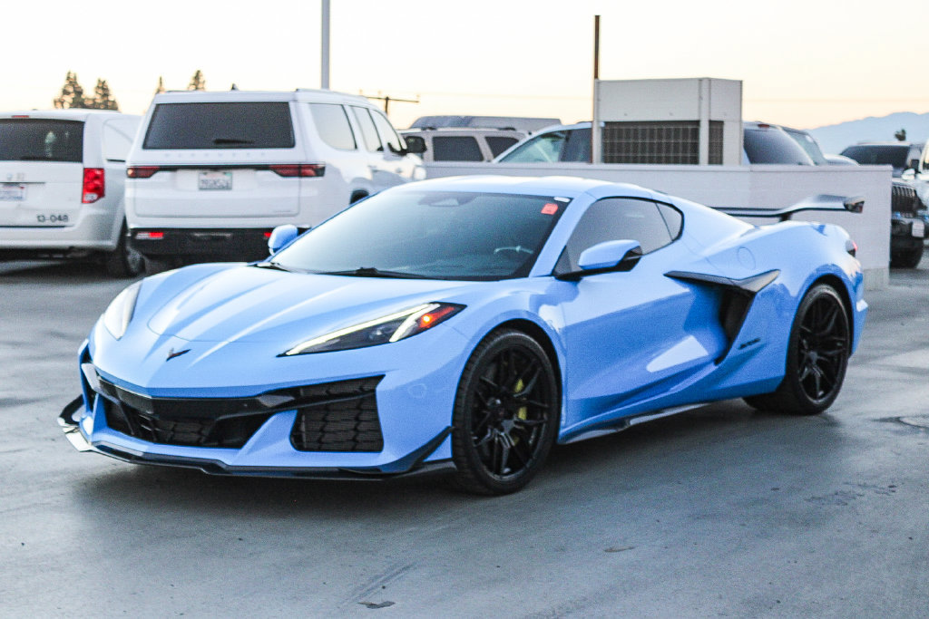 Used 2024 Chevrolet Corvette Z06 RWD image 3