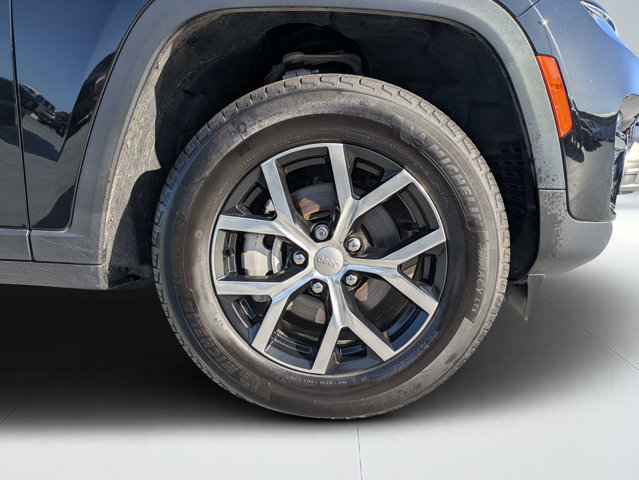 Used 2025 Jeep Grand Cherokee Limited AWD/4WD image 10