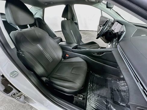 Used 2025 Hyundai Elantra SEL FWD image 12