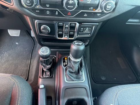 Used 2025 Jeep Wrangler Unlimited Sport AWD/4WD image 17